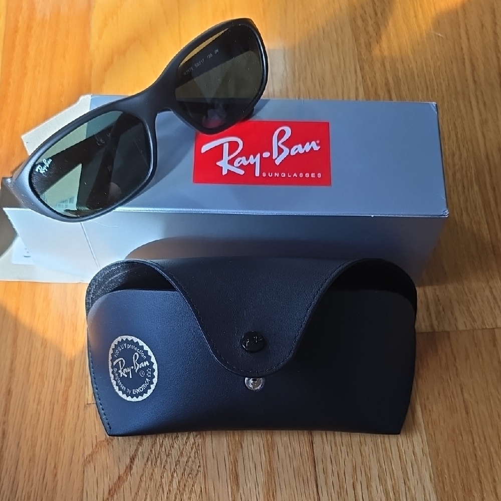 Ray-Ban Classic Black Sunglasses with Case